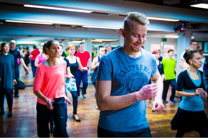 Salsa / Bachata / Latino tanssien yksityistunnit Helsinki