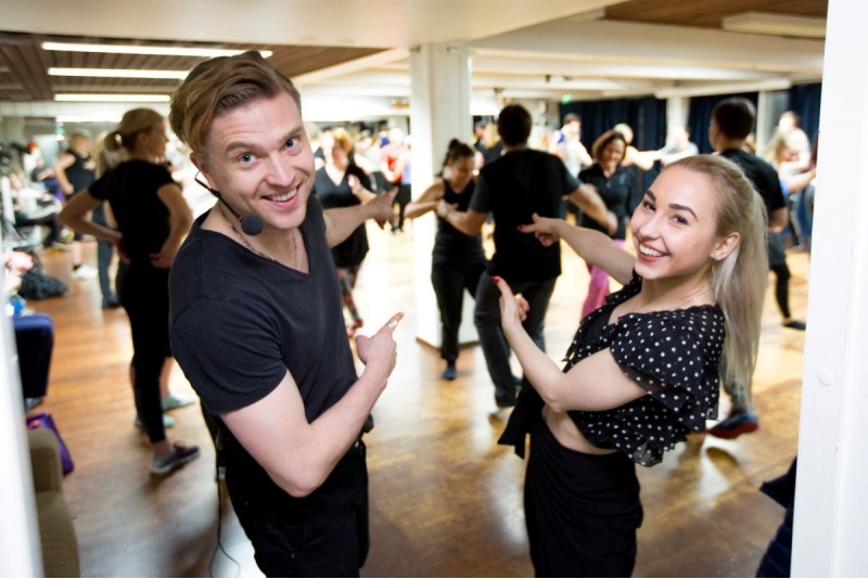 Salsa / Bachata / Latino tanssien yksityistunnit Helsinki
