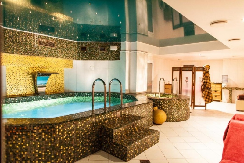 Yöpyminen Dzintara-huoneessa ja SPA-keskuksen käyttö "TB Palace Hotel & SPA"