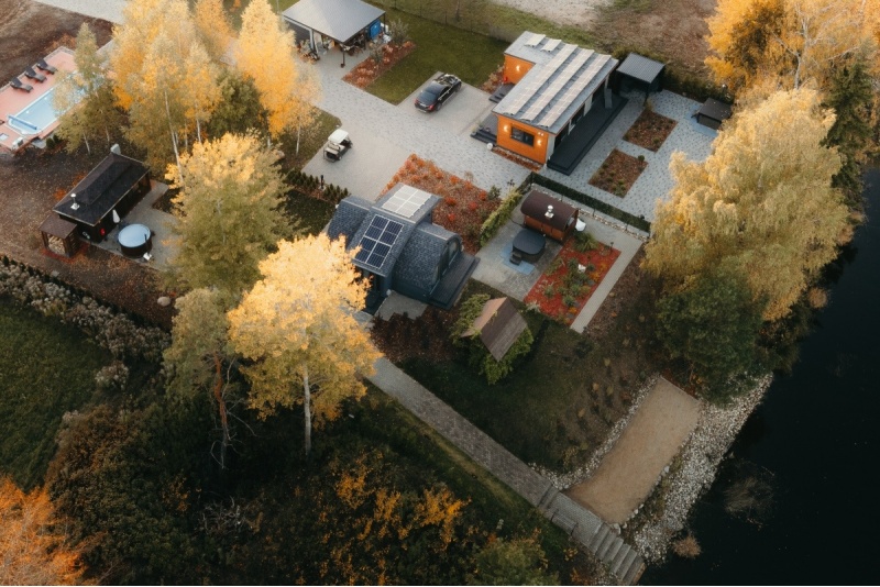 Eksklusiivinen yöpyminen ja SPA-rentoutus lomakeskuksessa "Akmeni Nature Resort"