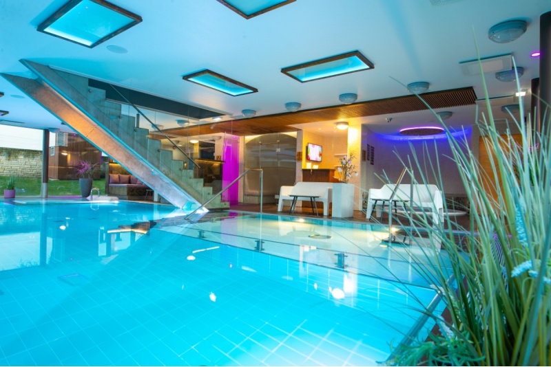 Ylellinen spa-loma hieronnalla ja illallisella Johan Spa Hotellissa Kuresssaaressa