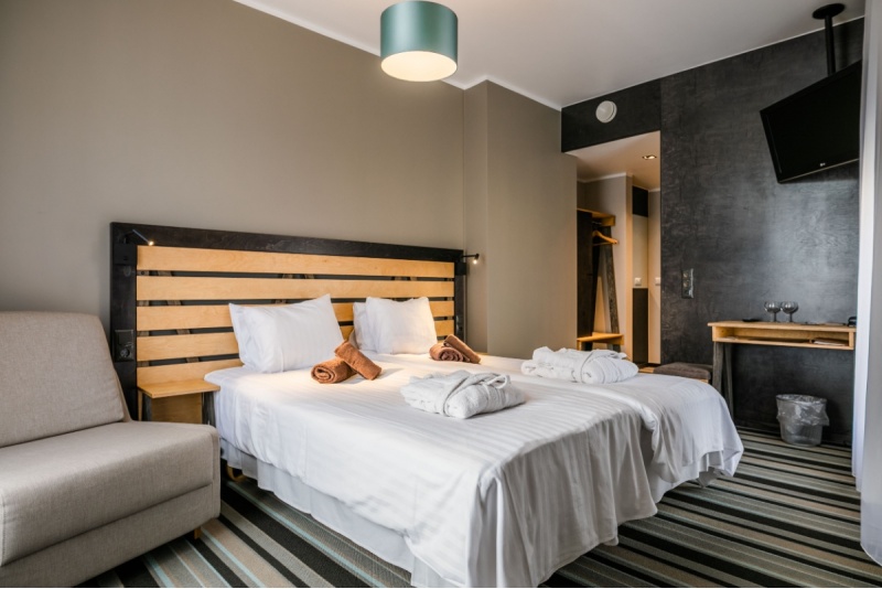 Ylellinen spa-loma hieronnalla ja illallisella Johan Spa Hotellissa Kuresssaaressa
