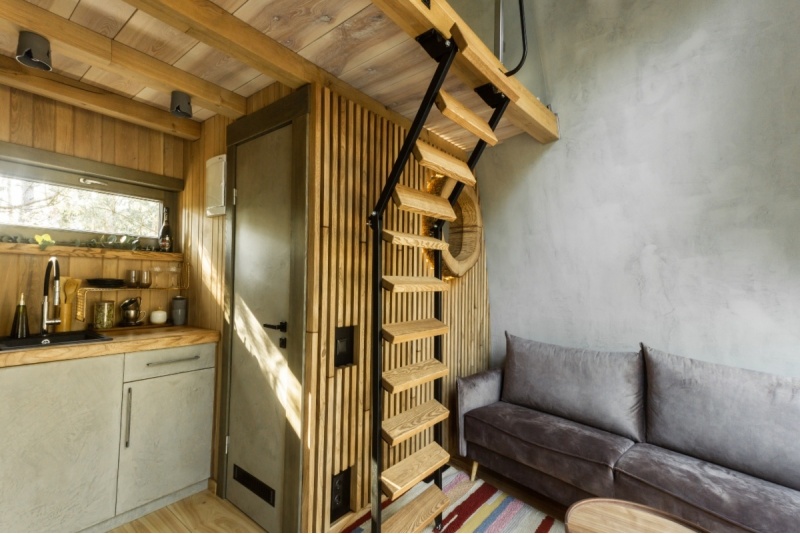 Yöpyminen bungalowissa 4 metrin korkeudessa – „Jungle SPA“