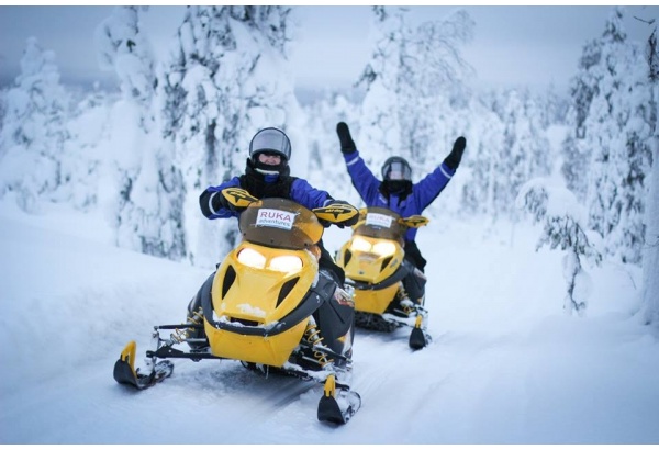 Maisema moottorikelkkasafari