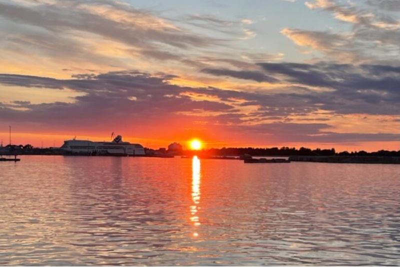 Auringonlaskun purjehdusretki Tallinnanlahdella
