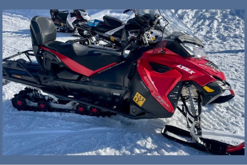 Moottorikelkkavuokraamo: Touring