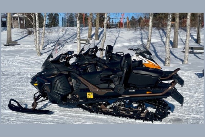 Moottorikelkkavuokraamo: Touring