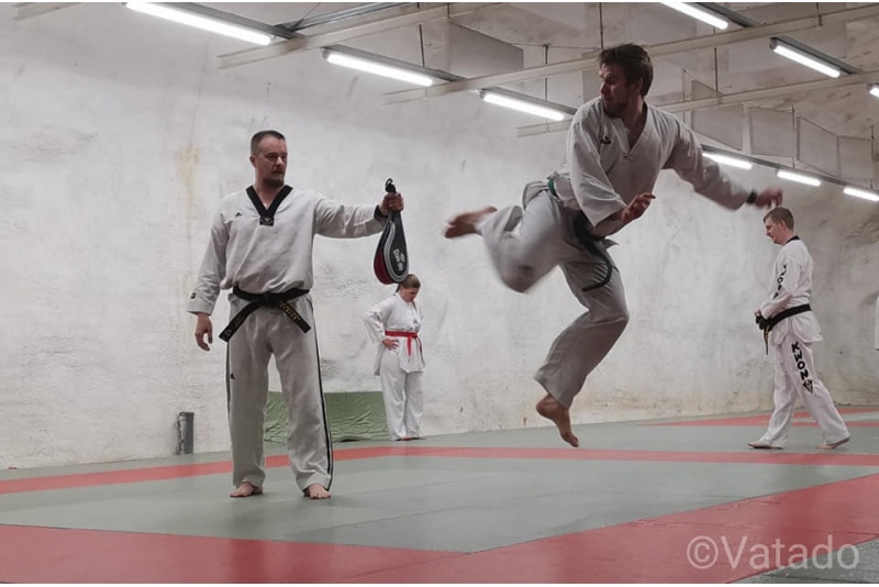 Taekwondo peruskurssi
