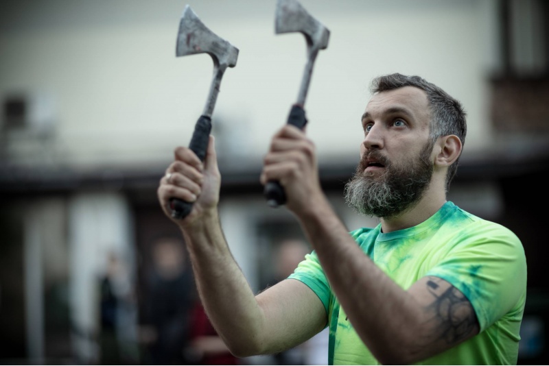 Yhden tunnin kirveenheitto AXE FACTORY RIGA:n kanssa