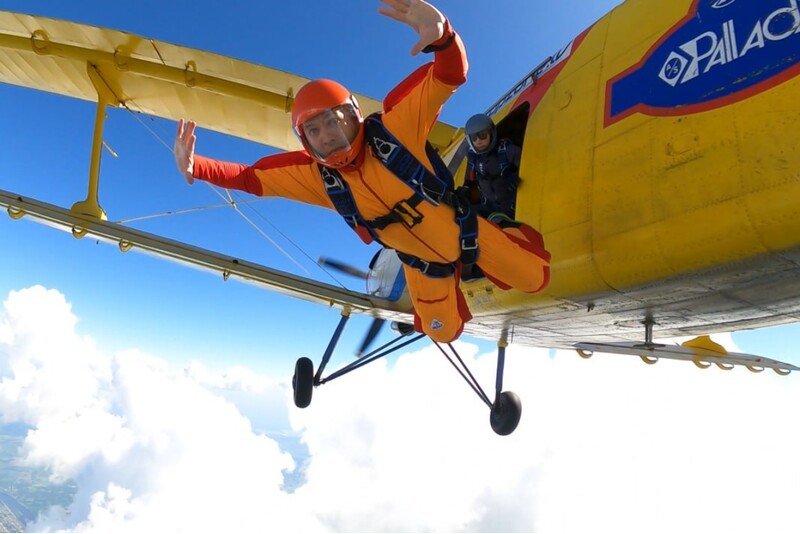 Static Line -laskuvarjohyppy aloittelijoille Daugavpilsissä
