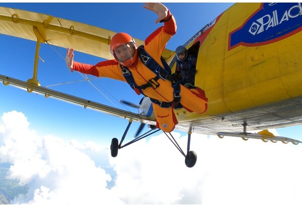Static Line -laskuvarjohyppy aloittelijoille Daugavpilsissä