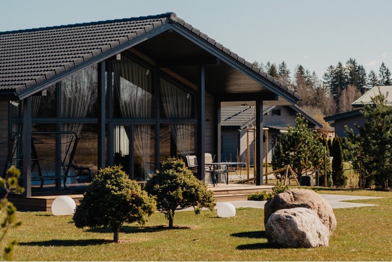 LUX-loma kahdelle "SEOVILLAGE Resort & Spa" -lomakeskuksessa, sisältäen SPA:n, aamiaisen ja romanttisen illallisen