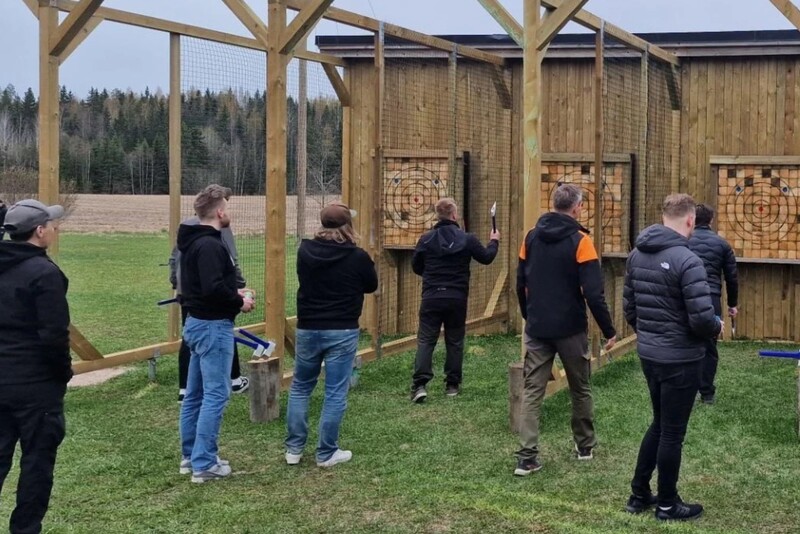 Kirveenheitto
