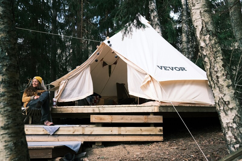 Yöpyminen Glamping-teltassa