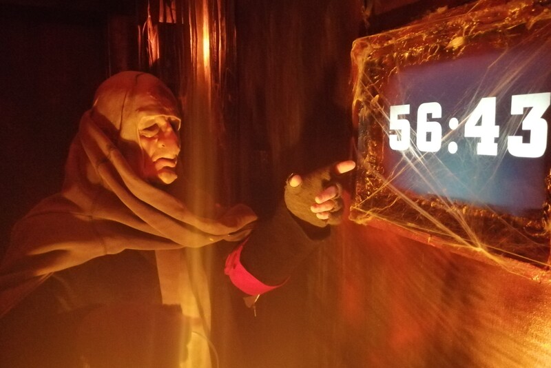 Escape Room Strömfors - Huone 1: Noidan lumottu kristallikoti