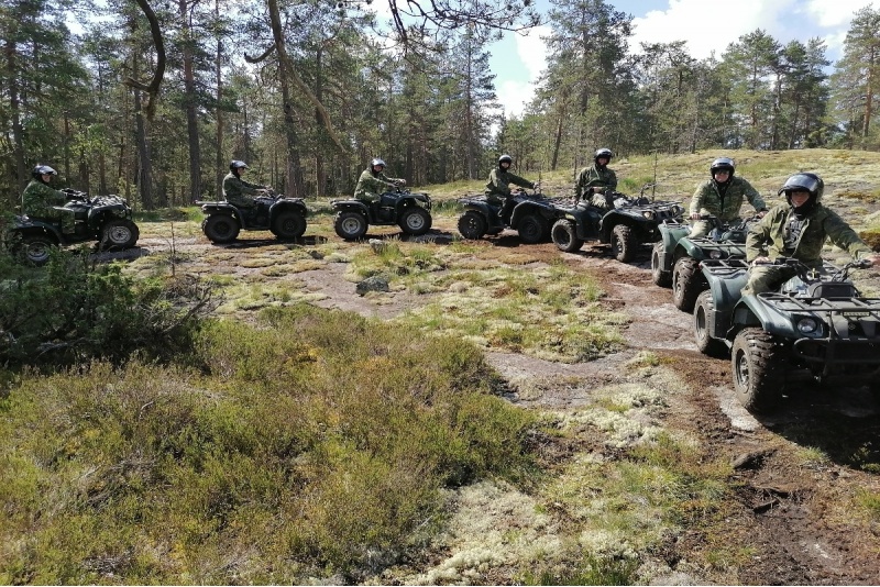 Elämyksellinen mönkijäsafari neljälle