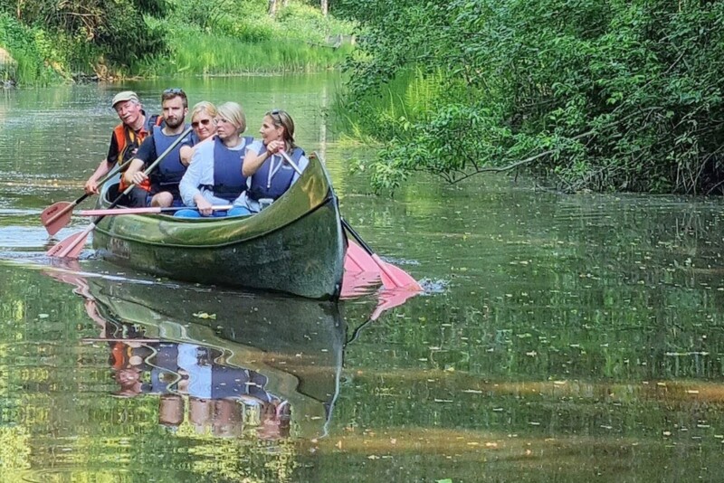 Suurkanoottiretki Mustijoella ja nuotiohetki Sarvikodalla
