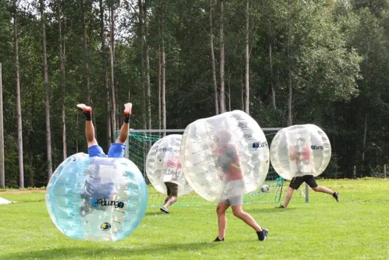 Kuplajalkapallo ryhmälle