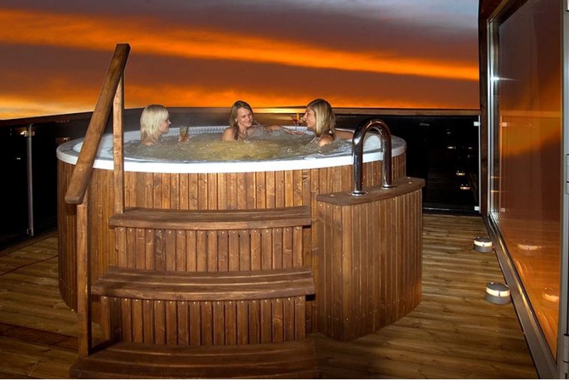 Kahden yön spa-loma hieronnalla Johan Spa Hotellissa Kuressaaressa