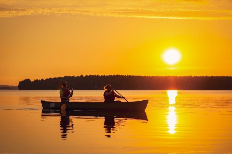 Melontaa keskiyön auringon alla