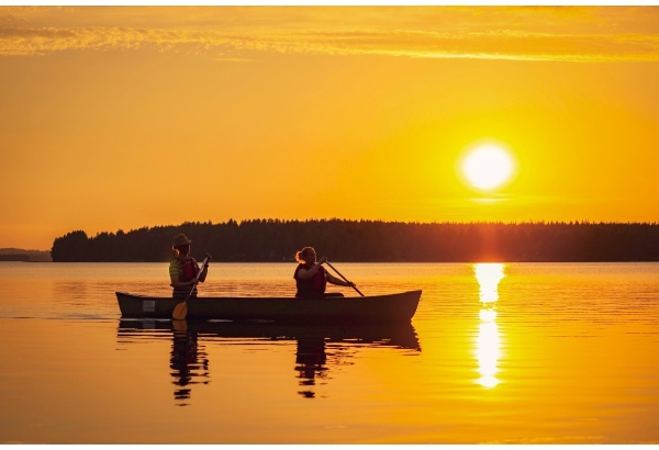 Melontaa keskiyön auringon alla