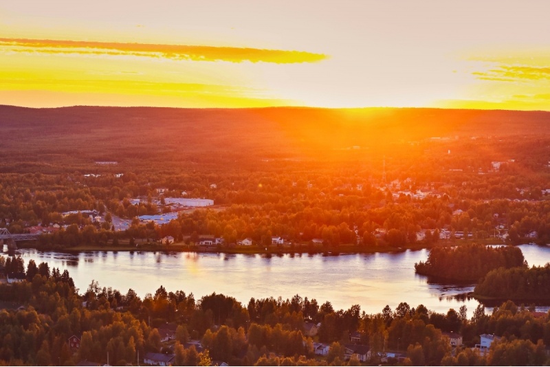 Keskiyön aurinko-retki