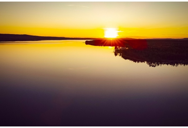 Keskiyön aurinko-retki