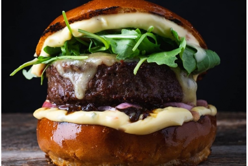 Burgers & Wine lahjakortti - 100 euroa