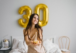 Onnitteluruno 30-vuotissyntymäpäivänä naiselle
